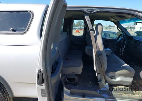 2002 Ford F-150 Lariat/Xl/Xlt z USA, uszkodzony, nr VIN 1FTRX18L02NA72510